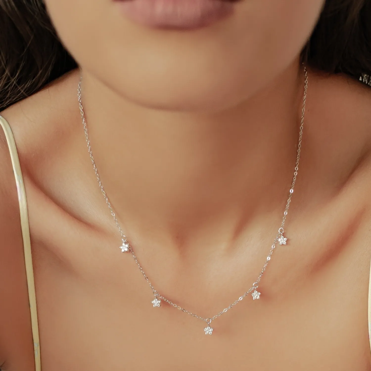 Filigrane Ketten | Hey Happiness Sterlingsilber Kette mit Blumenanhänger