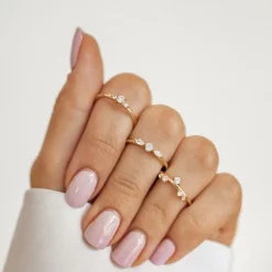 Schlichte Ringe | Hey Happiness Trio Steine Schmaler Ring Sterlingsilber in Gold