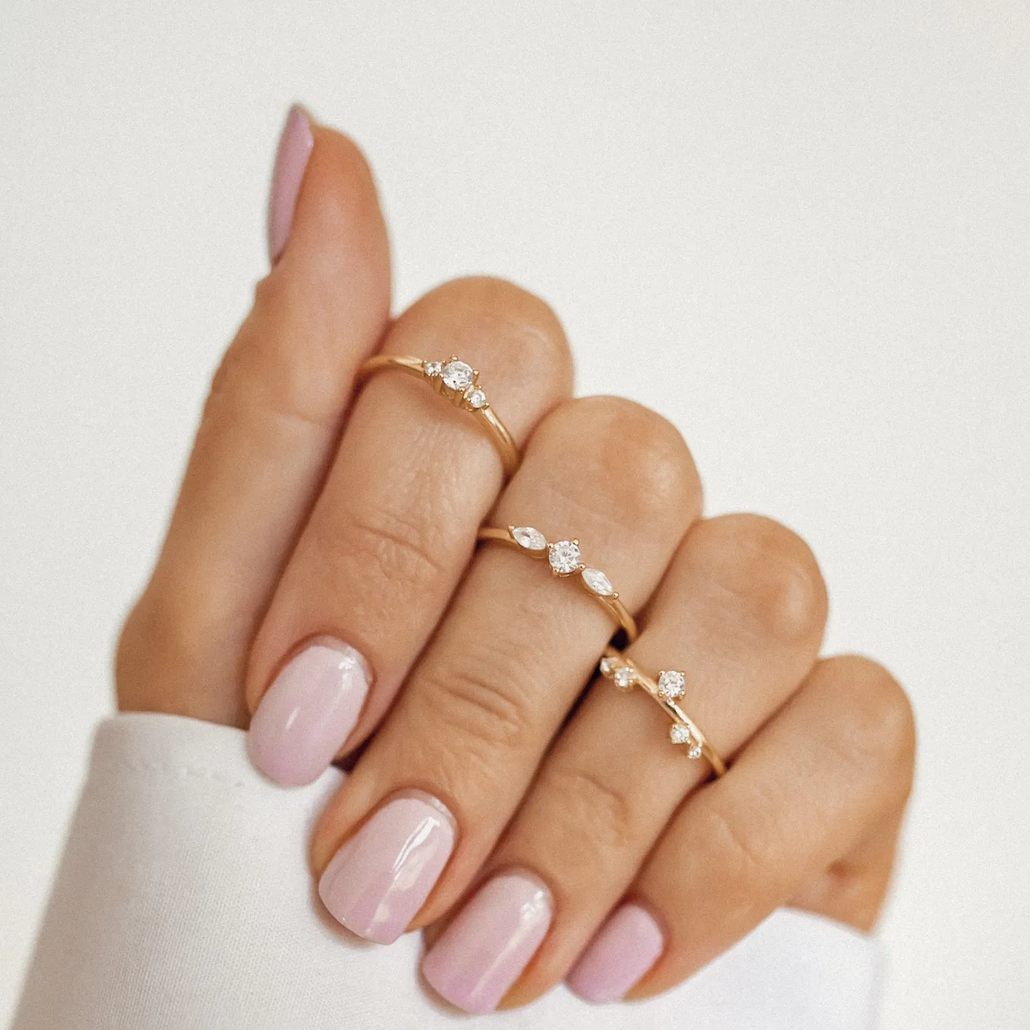 Schlichte Ringe | Hey Happiness Trio Steine Schmaler Ring Sterlingsilber in Gold
