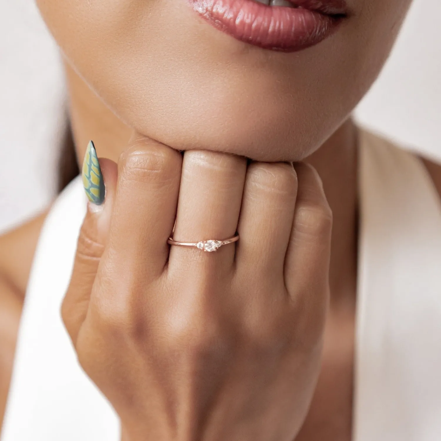 Schlichte Ringe | Hey Happiness Trio Steine Schmaler Ring Sterlingsilber in Gold