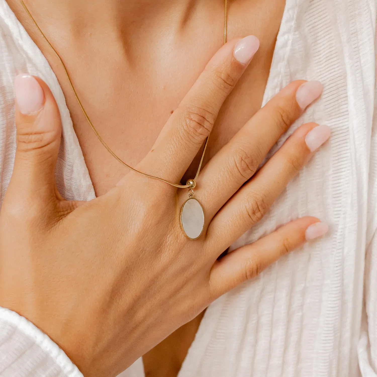 Anhänger | Hey Happiness Unique Oval Perlmutt Anhänger Gold
