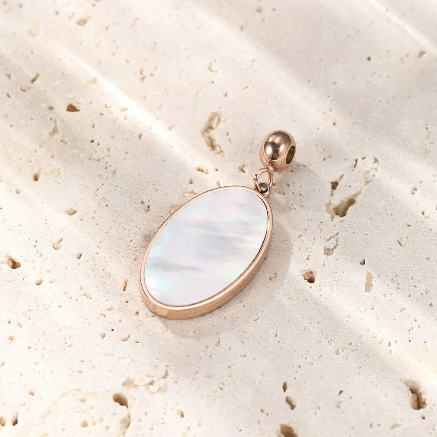 Anhänger | Hey Happiness Unique Oval Perlmutt Anhänger Gold