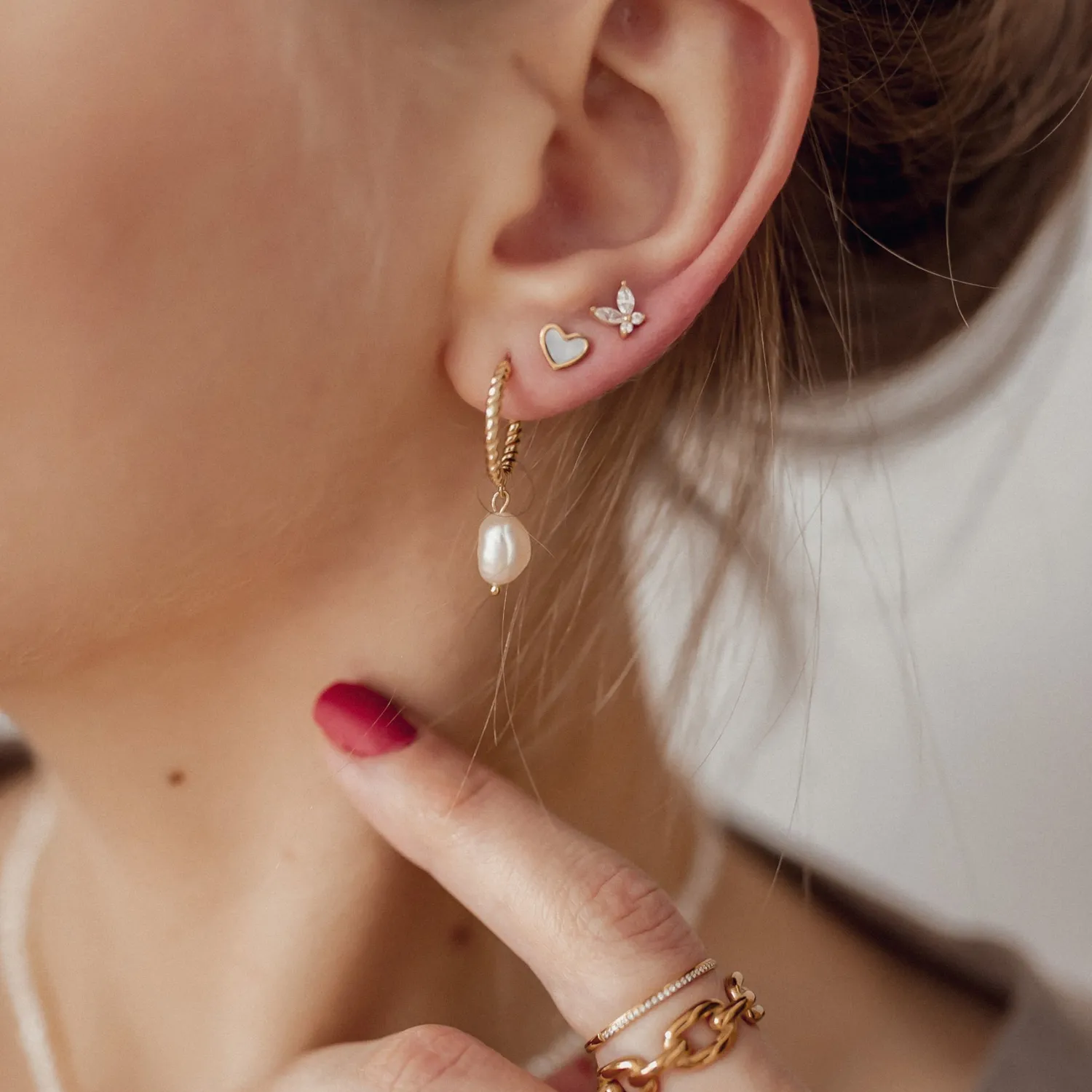 Perlenohrringe | Creolen | Hey Happiness Verdrehte Creolen mit Anhänger Perle Sterlingsilber in farbe Gold