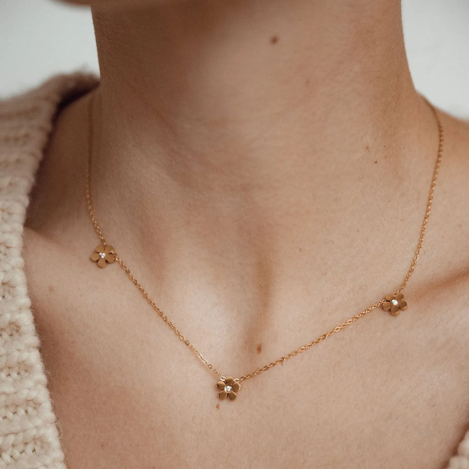 Necklace Sets | Filigrane Ketten | Hey Happiness Vergissmeinnicht Charm Kette in Gold