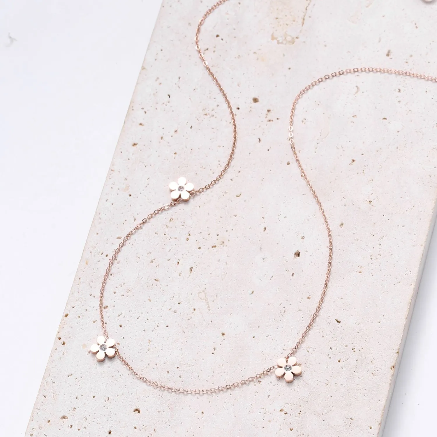 Necklace Sets | Filigrane Ketten | Hey Happiness Vergissmeinnicht Charm Kette in Roségold Rose Gold