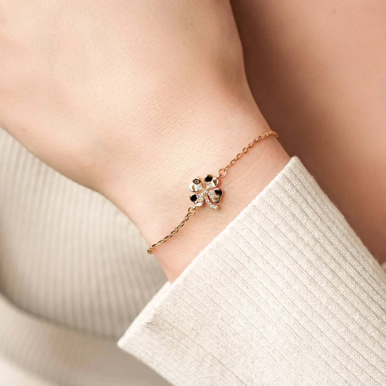 Charm Armbänder | Hey Happiness Vierblättriges-Kleeblatt-Armband aus Sterlingsilber