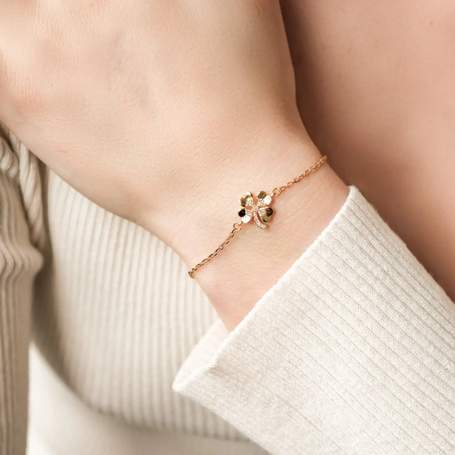 Charm Armbänder | Hey Happiness Vierblättriges-Kleeblatt-Armband aus Sterlingsilber