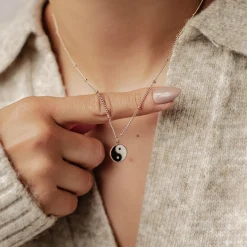 Filigrane Ketten | Hey Happiness Yin Yang Anhänger Kette im Kugelkette-Design in Rosegold Rose Gold