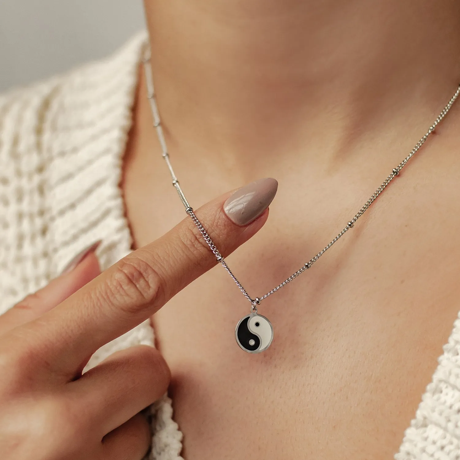 Filigrane Ketten | Hey Happiness Yin Yang Anhänger Kette im Kugelkette-Design in Silber Silver