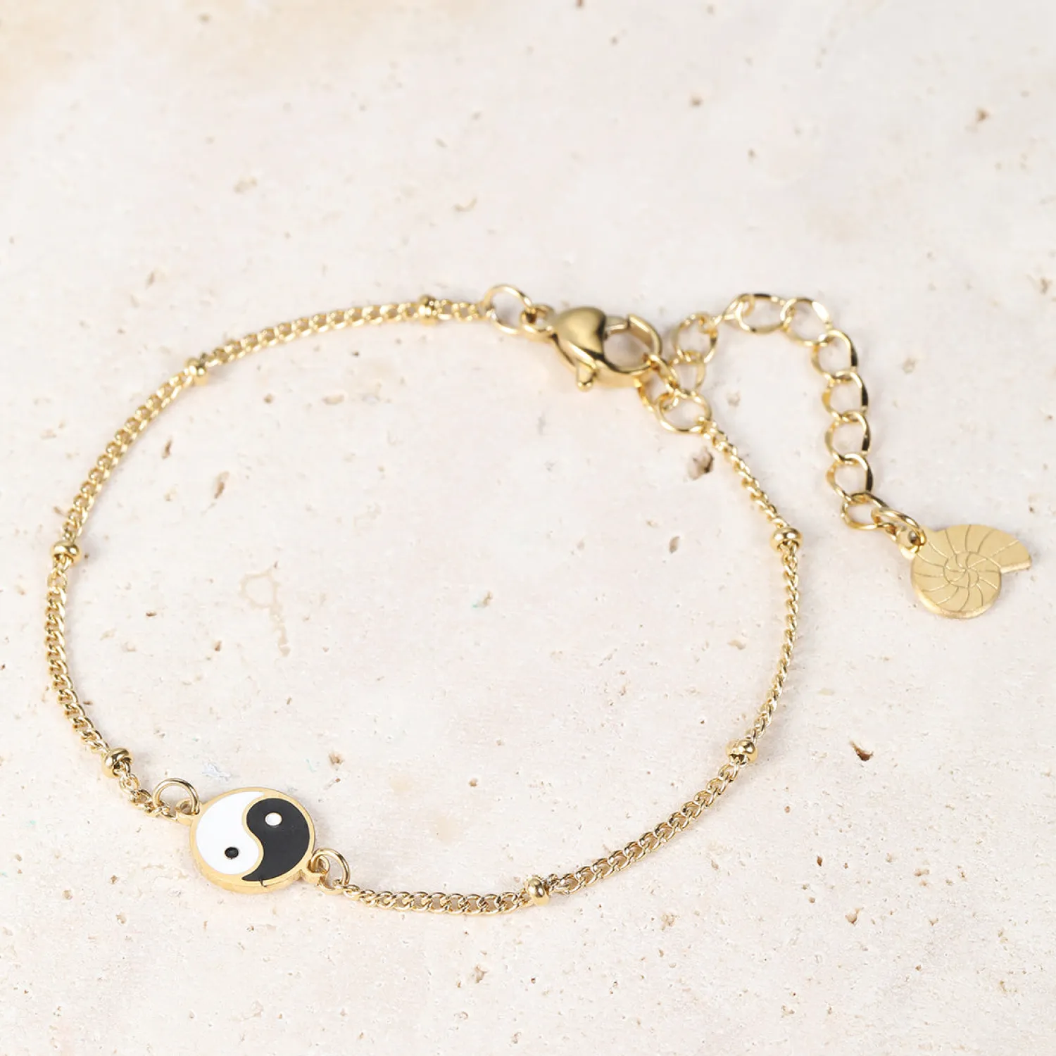 Charm Armbänder | Hey Happiness Yin Yang Armband im Kugelkette-Design in Gold