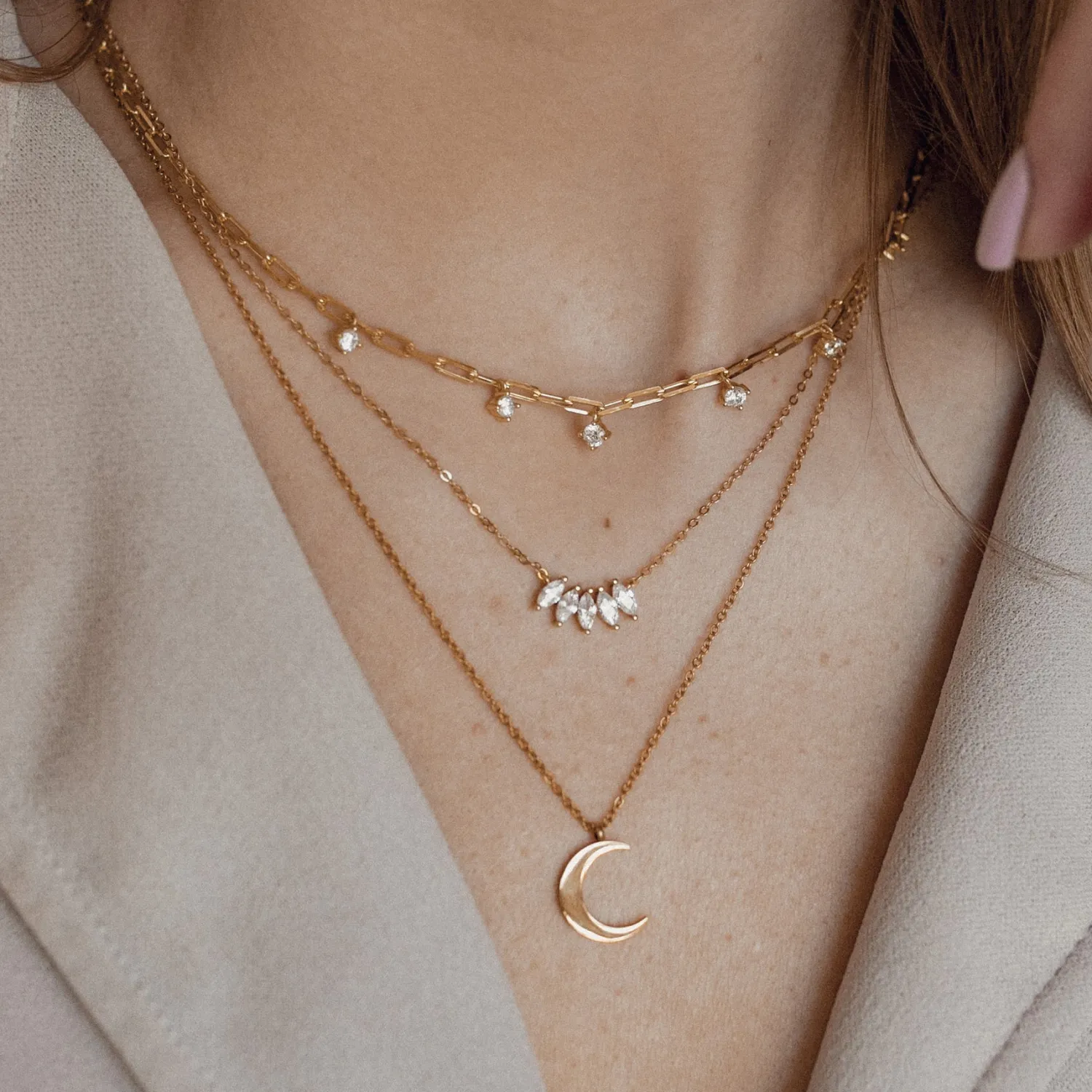Filigrane Ketten | Hey Happiness Zarte Halbmond Kette in farbe Gold