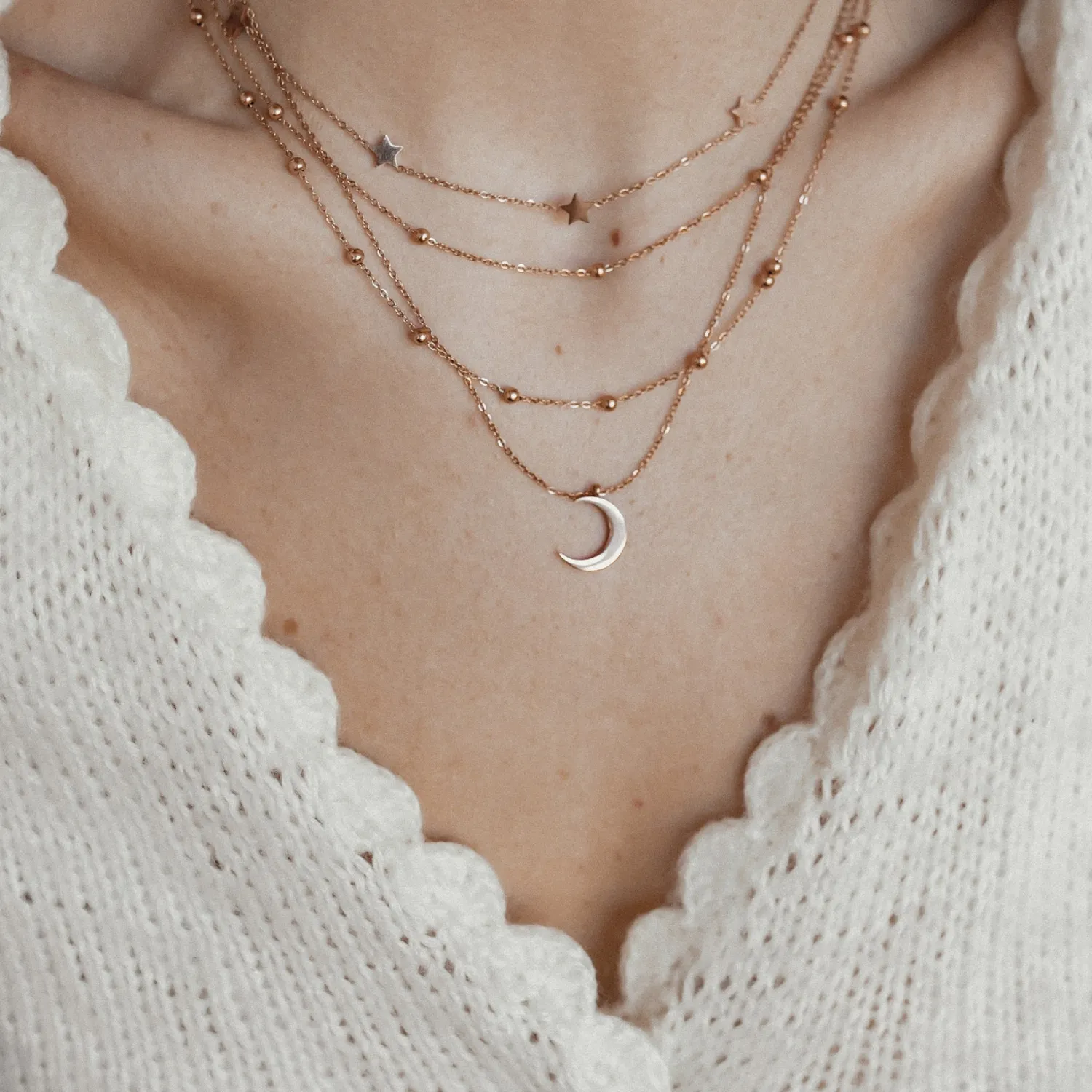 Filigrane Ketten | Hey Happiness Zarte Halbmond Kette in Rosegold Rose Gold