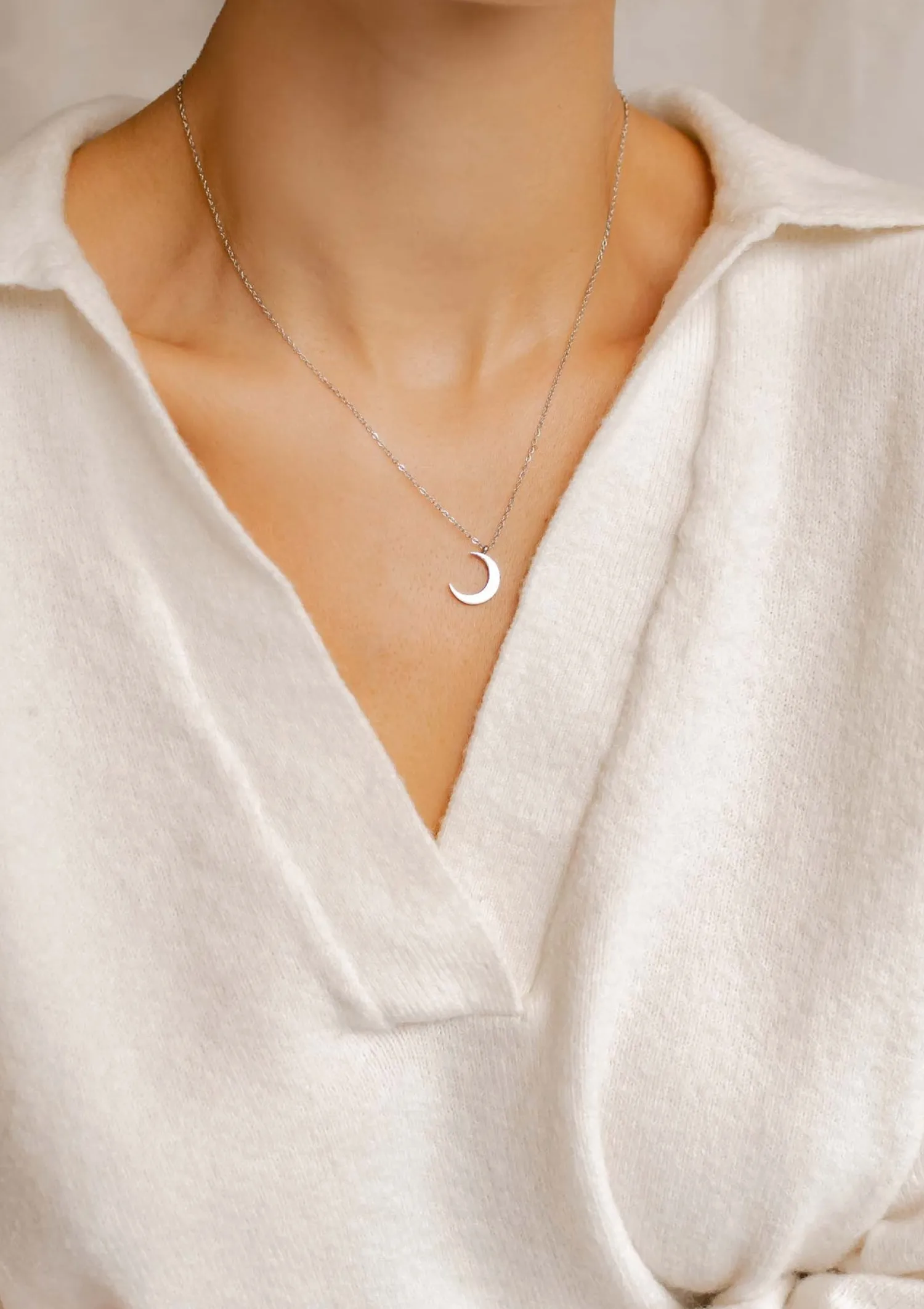 Filigrane Ketten | Hey Happiness Zarte Halbmond Kette in Silberfarbe Silver