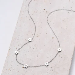 Necklace Sets | Filigrane Ketten | Hey Happiness Zierliche Blume Charm Kette in Silber Silver