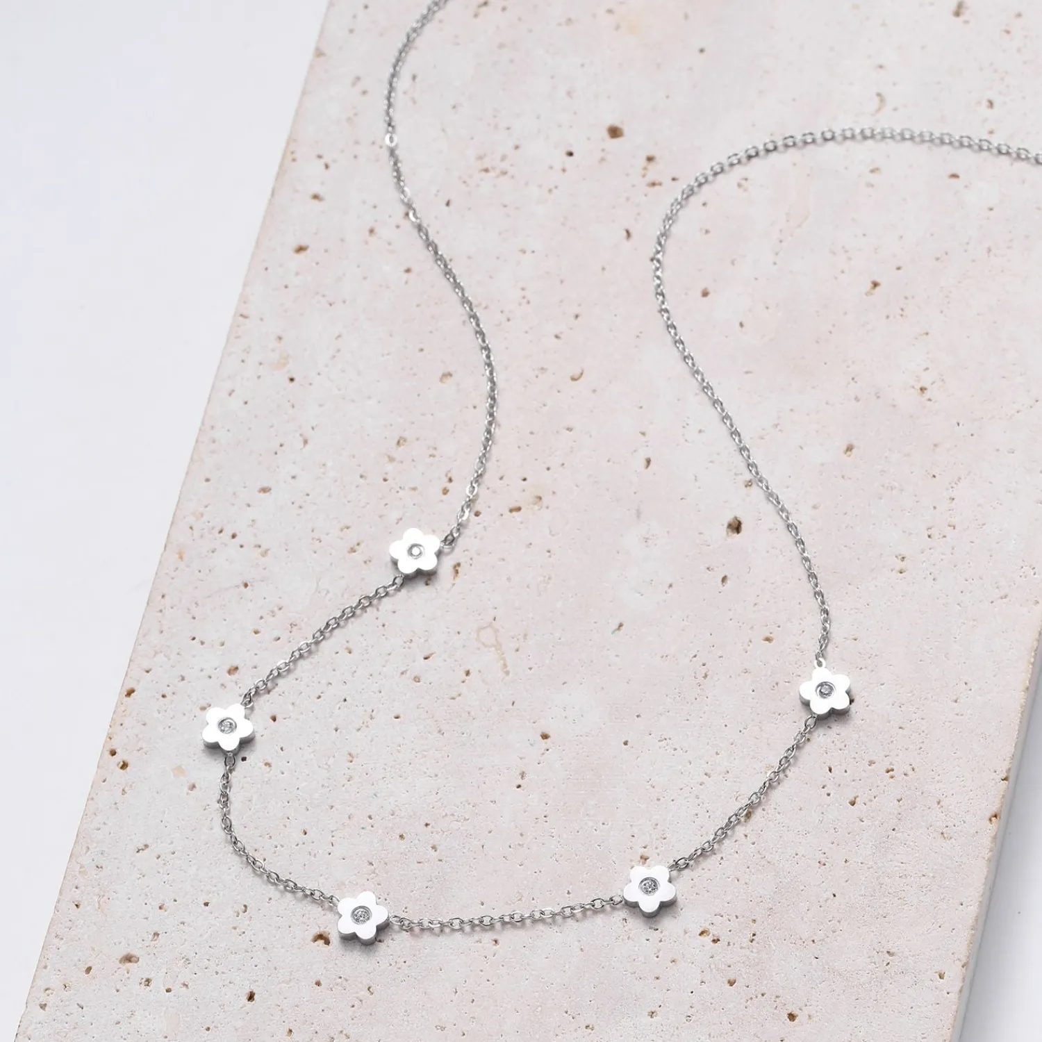 Necklace Sets | Filigrane Ketten | Hey Happiness Zierliche Blume Charm Kette in Silber Silver