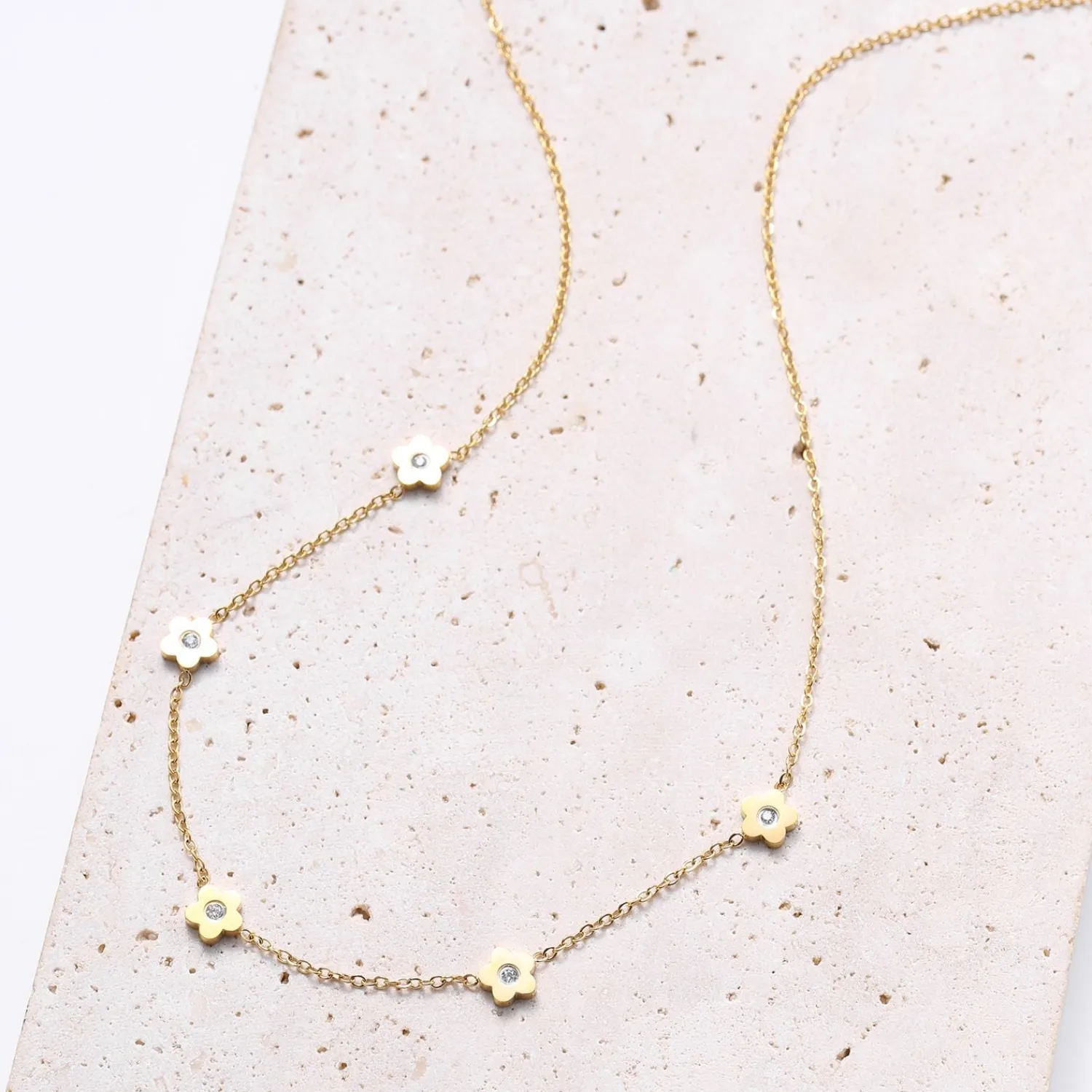 Necklace Sets | Filigrane Ketten | Hey Happiness Zierliche Blume Charm Kette in Gold
