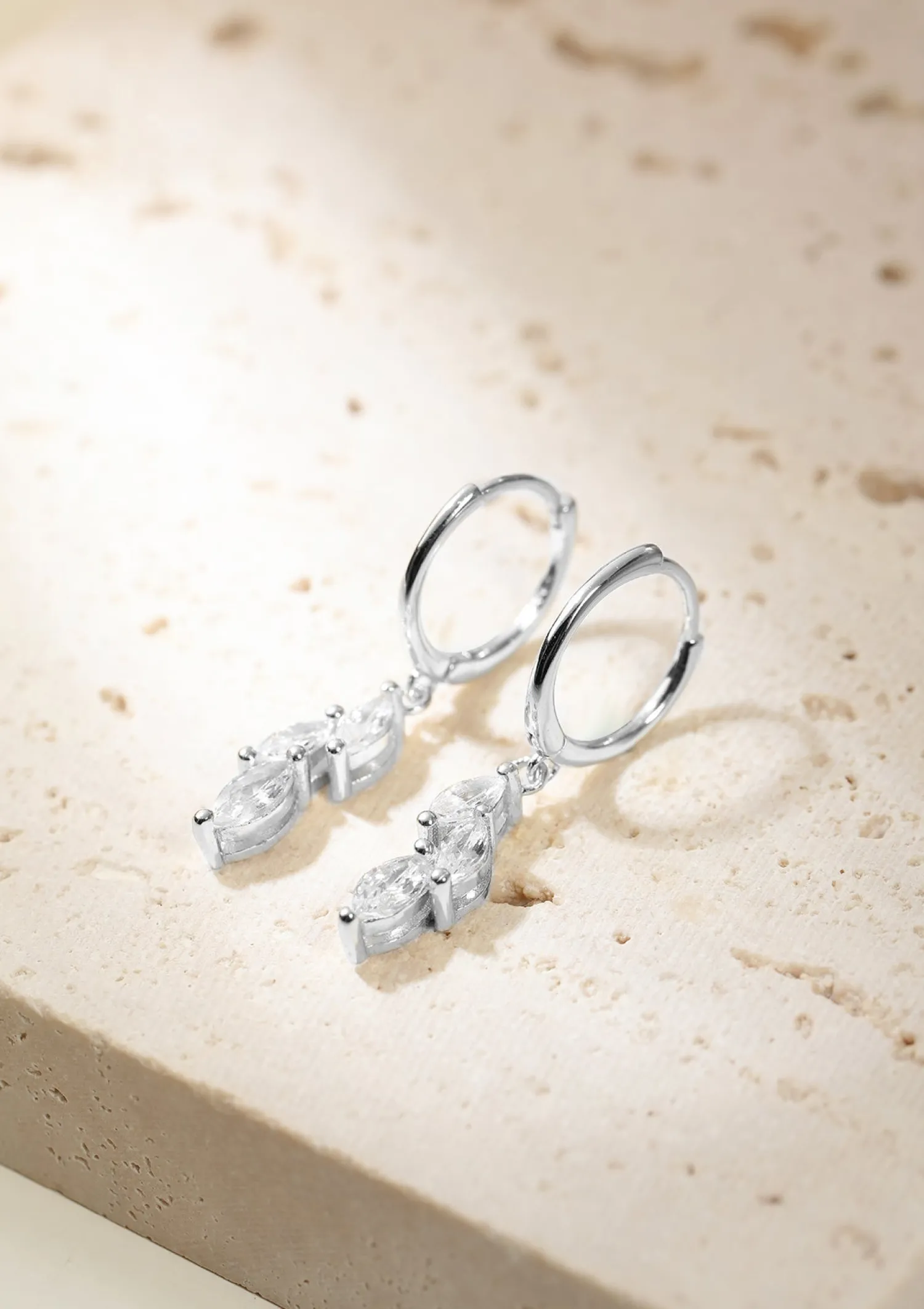 Huggie Ohrringe | Hey Happiness Zirkonia Huggie Ohrringe Sterlingsilber